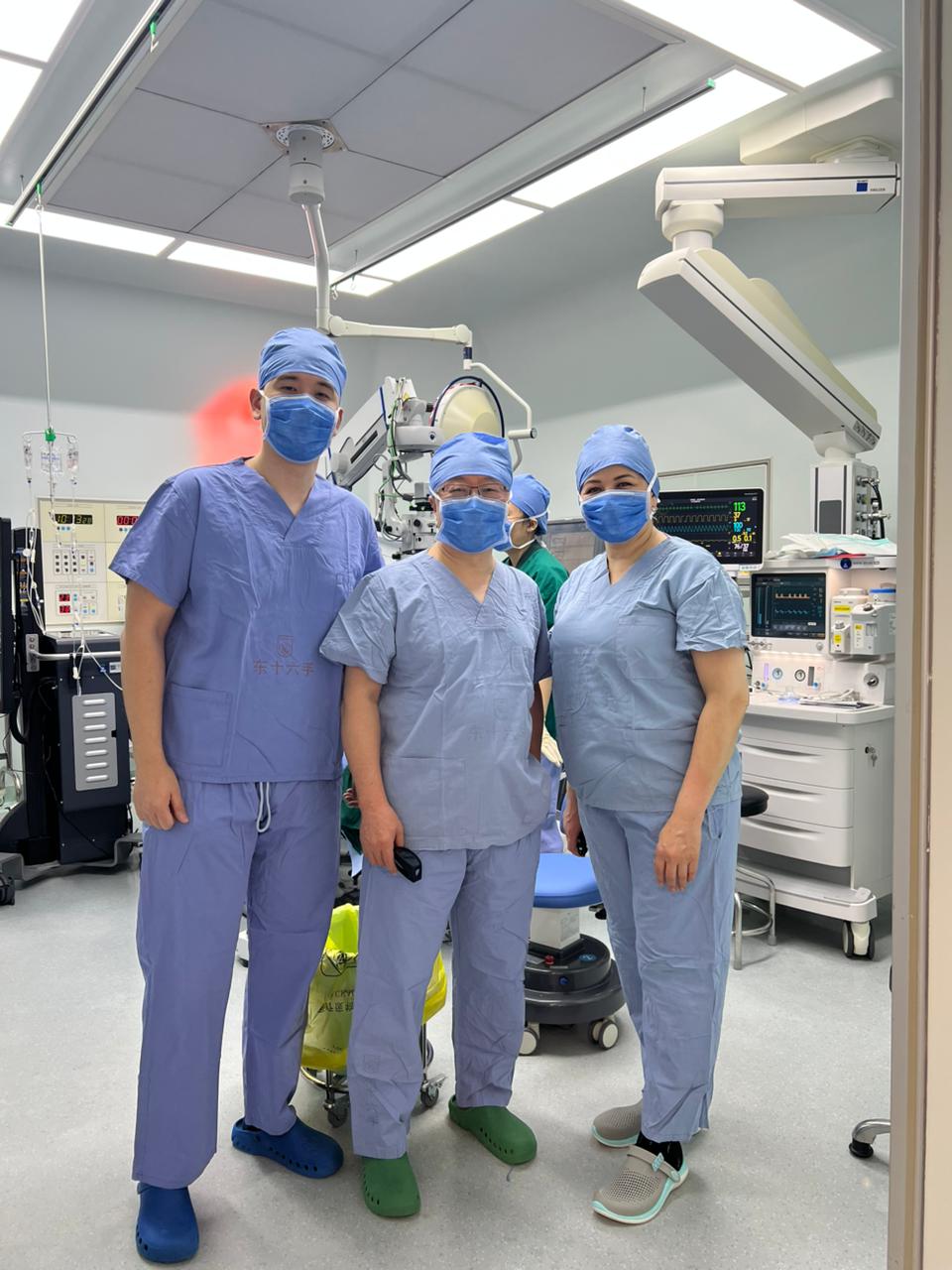 Galamat Group расширяет горизонты: Обмен опытом в хирургии ретинопатии в Beijing Tongren Hospital